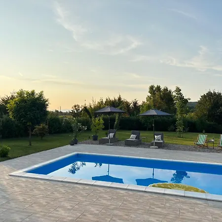 וילה Stone House